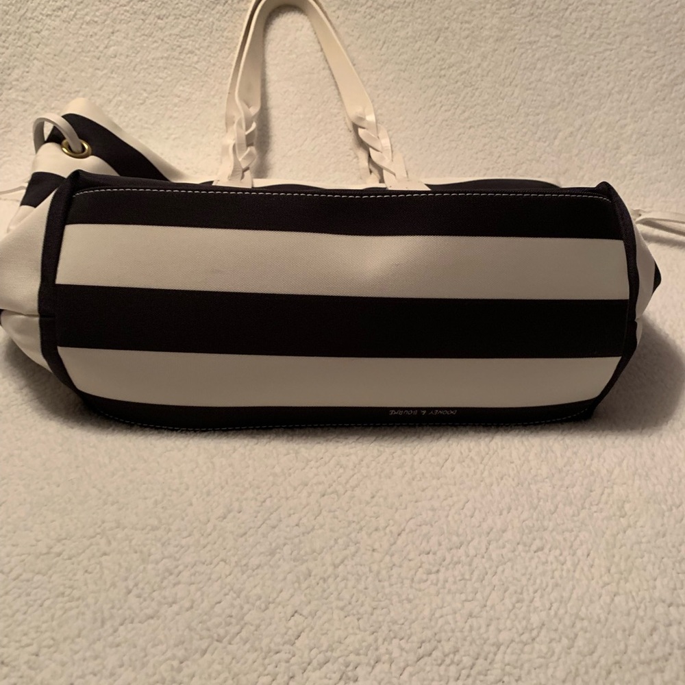Dooney & Bourke Tote